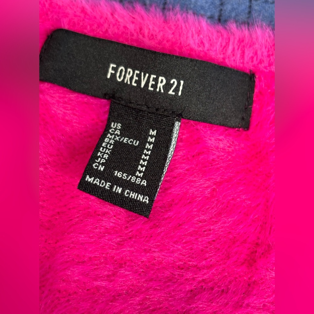 3/$20 Forever 21 Fuchsia V-Neck Crop Top - Picture 8 of 10